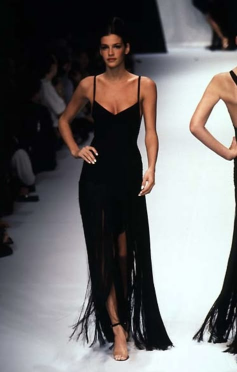 Runway Moments, 90s Prom Dress, Formal Chic, Runway Gowns, 90s Runway Fashion, Happy Clothes, 1990's Fashion, Grad Dresses, Herve Leger