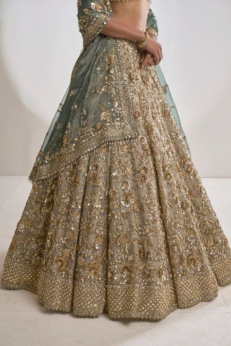 Cream And Gold Indian Outfits, Sage Green Bridal Lehenga, Pastel Green Lehenga Bridal, Green And Gold Lengha, Sagan Outfits, Cream Bridal Lehenga, Bridal Lehenga Green, Green Lehenga Bridal, Punjabi Lengha