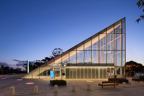 Glass Pavilion Architecture, Triangle Building Architecture, Triangle Architecture Concept, Glass Building Architecture, Library Architecture Exterior, Library Building Design, Tennis Club House, Transparent Architecture, Triangle Architecture