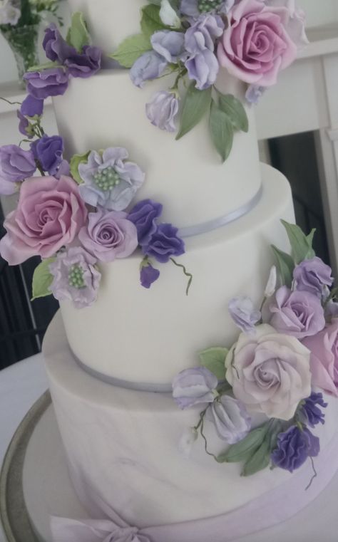 Wedding Cake Buttercream Flowers, Wedding Cake Dusty Blue, Wedding Cakes Lilac, Floral Cake Design, Textured Wedding Cakes, 50th Anniversary Cakes, Dress Quinceanera, Buttercream Wedding Cake, Blush Dress