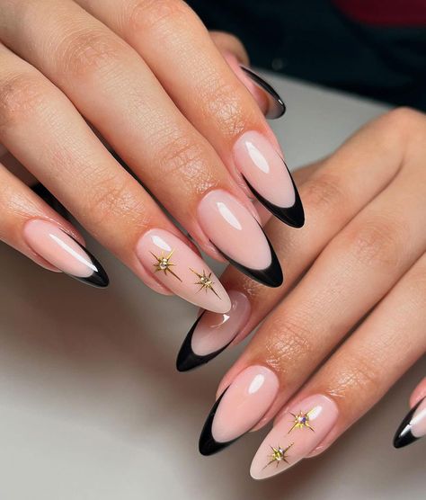 Classy Almond Nails, Black Almond Nails, Unghie Sfumate, Elegant Manicure, Nagellack Trends, Classy Nail Designs, Beige Nails, French Nail Designs, Gel Nail Design