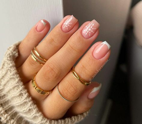 Nude Base Christmas Nails, French Nail Christmas Designs, Snowflake French Tip Nails Square, Xmas French Nails, Nude Nails With Snowflakes, French Xmas Nails, Neutral Christmas Nails Acrylic, Christmas Snow Nails, Christmas French Nails Design