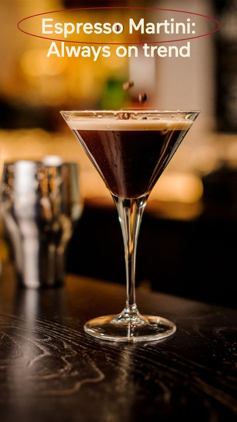 Have you ever tasted the Espresso Martini? It's the perfect combo of the sweet and sharp flavours of coffee liqueur and espresso. Take it to the next level and energize your evening with a super classy cocktail. Expresso Martini, Coffee Liqueur, Cocktail Picks, In Good Company, Espresso Martini, Cocktail Recipe, Espresso Coffee, Martini Glass, Liqueur