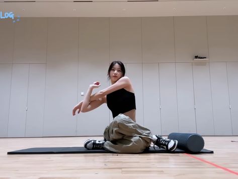 kazuha workout lq Kazuha Exercise, Kazuha Workout, Pilates Flexibility, Action Board, Fitness Vision Board, Pink Gym, Sport Boxing, Kpop Dance, Workout Tips