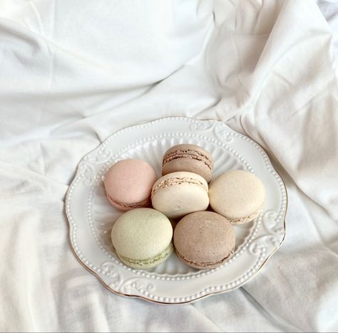 Baking Aesthetic Macarons, Macaroon Aesthetic, Macaron Aesthetic, Aesthetic Macarons, Macaroons Aesthetic, Macarons Aesthetic, Impact Aesthetic, Queen Of Hearts Card, Hearts Card