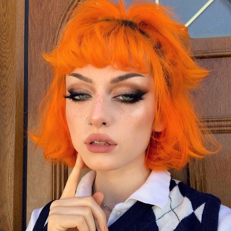 Eve 🍑 shared a post on Instagram: “I dyed my hair orange !!!!!” • Follow their account to see 957 posts. Orange Hair Makeup Looks, Eve Frsr, Haircut Man, Orange Hair Dye, Haircolor Ideas, Hair Orange, Hair Color Orange, Short Grunge Hair, Peach Hair