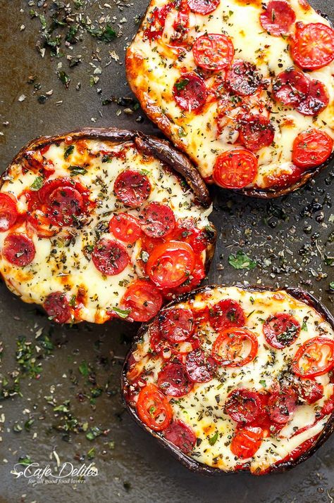 Portobello Pizza, Pizza Roll, Cafe Delites, Mushroom Pizza, Pizza Recipes Easy, Low Carb Dinner, Pizza Party, Good Pizza, Spaghetti Squash