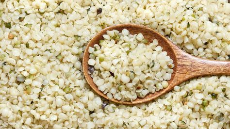 6 Evidence-Based Health Benefits of Hemp Seeds Health Benefits Of Hemp Seeds, Hemp Protein Powder, Human Nutrition, Healthy Seeds, Hemp Protein, Hemp Hearts, Inflammatory Diet, Pantry Ideas, High Protein Vegan