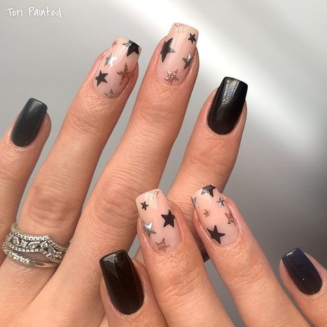 Black Silver Star Nails, Cute Concert Nails, Black And Silver Star Nails, Nail Designs With Stars, Star Nails Square, Nails For Concert, Star Design Nails, Concert Nails, Star Nail Designs