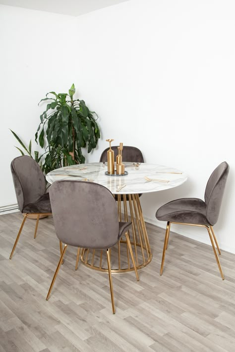 Small Table And Chairs, Round Dining Table Sets, Apartment Dining, Dining Table In Living Room, Dinning Room Design, Small Kitchens, Luxury Dining Room, Small Dining Table, Dining Room Inspiration