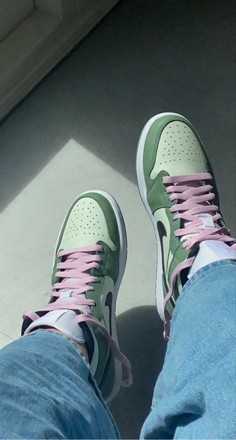 Dutch Green Jordans, Jordan 1 Mid Dutch Green, Jordan 1 Pink, Jordan 1 Green, Jordans Aesthetic, Jordan 1 Mids, Green Jordans, Jordans Nike, Pretty Shoes Sneakers