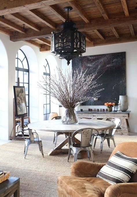 mixed rustic wood tones Moroccan Dining Room, City Penthouse, Farmhouse Dining Rooms Decor, Sala Grande, Rustic Living, Farmhouse Dining Room, Best Dining, Rustic Living Room, Farmhouse Dining