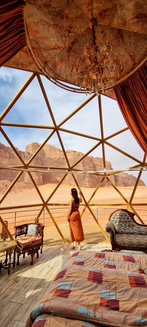 Jordan Desert Aesthetic, Jordan Travel Aesthetic, Petra Jordan Photography, Travel Jordan, Petra Travel, Egypt Trip, Wadi Rum Jordan, Group Trip, Desert Aesthetic