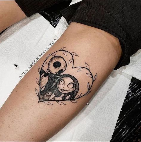 Tattoo Tim Burton, Skellington Tattoo, Tattoo Nightmares, Goth Tattoos, Jack Skellington Tattoo, Halloween Tattoos Sleeve, Tim Burton Tattoo, Inspo Tattoo, Nightmare Before Christmas Tattoo