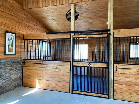 4 Stall Horse Barn, Small Horse Barns, Barn Layout, Barn Remodel, Stable Style, Horse Barn Ideas Stables, Barn Stalls, Stable Ideas, Horse Barn Designs