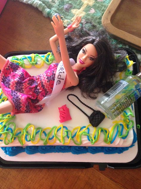 Bachlorette cake! Birthday Cake Ideas For Adults, Birthday Cake Ideas For Adults Women, 40th Birthday Cake For Women, Drunk Barbie Cake, 40th Bday Ideas, Bridesmaid Stuff, 40th Cake, Fondant Cake Designs, 40th Birthday Funny