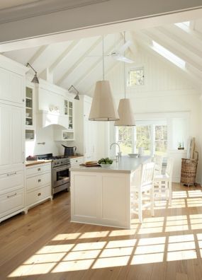 kitchen with open ceiling and lots of natural light. Beach Style Kitchen, Interior Design Blogs, Bright Kitchens, White Kitchens, Coastal Kitchen, Dream Kitchens, Design Del Prodotto, Decor Minimalist, Open Kitchen