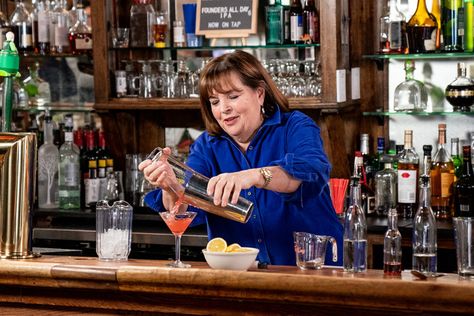 'Barefoot Contessa' Ina Garten's 15 Best Recipes to Refresh Your Summer Dinner Menu Ina Garten Margarita Recipe, Ina Garden, Barefoot Contessa Recipes, Ina Garten Recipes, Food Network Star, Drink Bar, Bar Essentials, Easy Pasta Salad, Barefoot Contessa