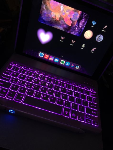 #aesthetic #purple #neon #ipad #shortcuts #cool #neonlights #art Purple Laptop Aesthetic, Purple Tech Aesthetic, Slurpee Aesthetic, Purple Ipad Aesthetic, Ipad Shortcuts, Notion 2023, Tmnt Au, Neon Futuristic, Macbook Aesthetic