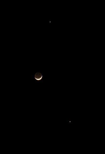 Jupiter and venus next to the moon in th... | Premium Photo #Freepik #photo #jupiter #astronomy #cosmos #space-planets Moon In The Night Sky, The Night Sky, To The Moon, Premium Photo, Night Sky, Night Skies, Astronomy, Cosmos, The Moon