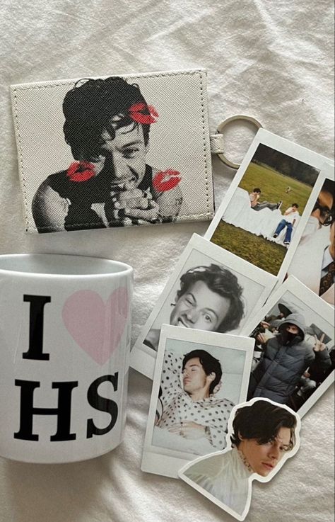 Harry Styles Gift Ideas, Iris Huang, Harry Styles Gifts, Hrry Core, Harrie Core, Harry Coded, Perfect Handwriting, Harry Core, Harry Styles Aesthetic