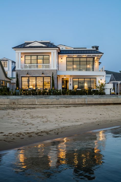 South Bay Front | Brandon Architects Ocean Front Beach House, Brandon Architects, Preppy House, Ocean Front Homes, Mansion Exterior, Beachfront House, Coastal House Plans, Beach House Exterior, Beachfront Home