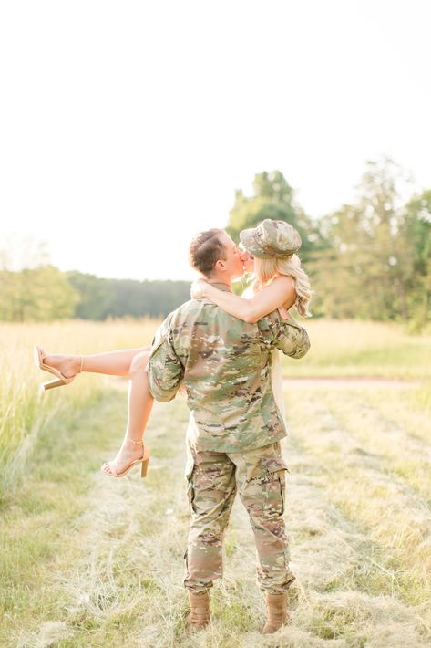 Summer Military Engagement Session by Taylor Lynn Photography Army Husband And Wife Photoshoot, Army Wedding Photos, Army Engagement Pictures, Marine Photoshoot, Military Proposal, Army Engagement Photos, Army Photoshoot, Army Couple Photography, Military Family Photos