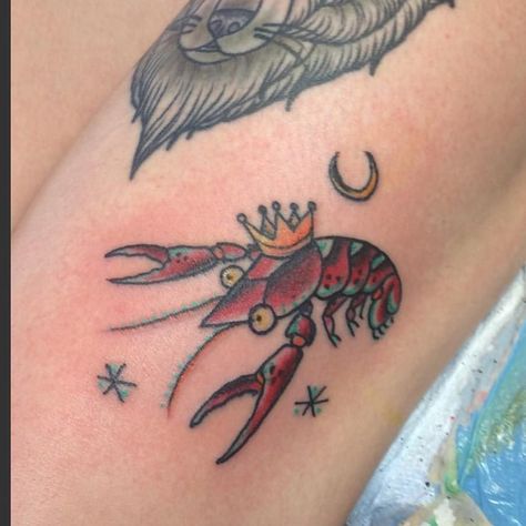 Crawfish by Cameron @sweetshrimp7 of @downtowntattoosnola #crawfish #seafood #crown #kingsoffrenchmenst #tattoo #louisiana #nola #nolatattoo #neworleans #neworleanstattoo #bestinnola #dtfl #downtowntattoos #downtowntattoosnola #picoftheday #photooftheday #501frenchmenst #frenchmenst #frenchquarter #frenchmenstreet #frenchquarterfest by downtowntattoosnola Lobster Tattoos, Lobster Tattoo, Tattoo Under Chest, Rose Tattoo On Side, Flower Tattoo On Side, Crab Tattoo, Watercolor Tattoo Flower, Ribbon Tattoos, Lily Tattoo