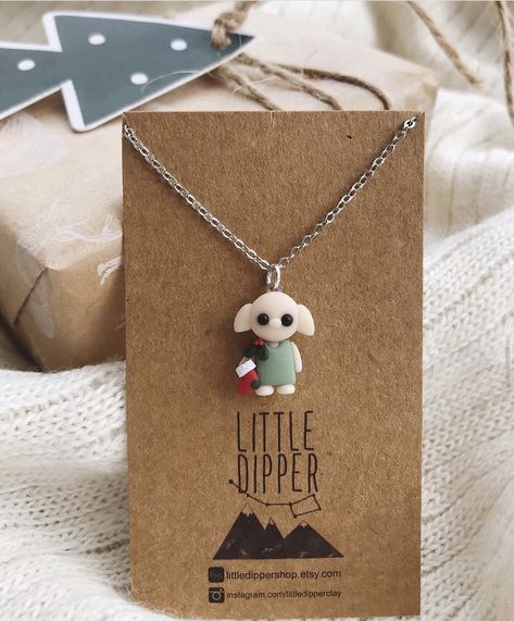 Harry Potter Keychain, Potters Clay, Clay Keychain, Clay Diy Projects, Christmas Necklace, Polymer Clay Diy, Jewelry Drawing, Polymer Clay Jewelry Diy, Cute Polymer Clay