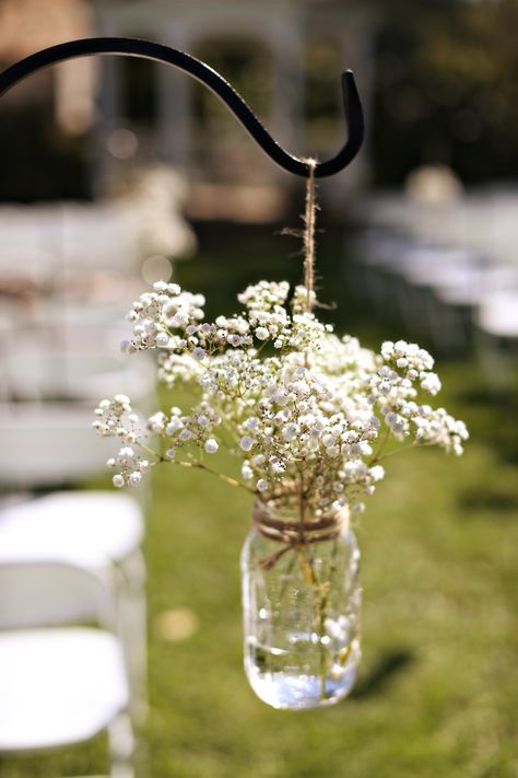 Wedding Aisle Decorations Outdoor, Southern Wedding Ideas Country, Wine Barrel Wedding, Fall Country Wedding, Filipiniana Wedding, Wedding Jars, Divine Union, Outdoor Country Wedding, Barrel Wedding