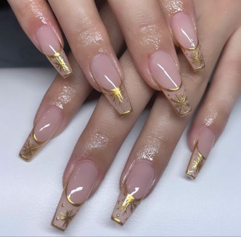 Gold Snowflakes Nails, Unique New Years Nails, Good Christmas Nails, Snowflake Gel Nail Designs, French Tips Acrylic Almond, Golden Nails Acrylic, Golden French Tip Nails, Gold French Tip Nails Almond, Winter Almond Acrylic Nails