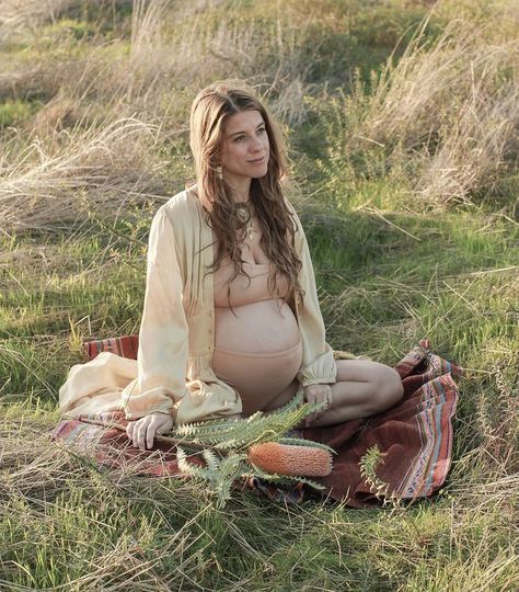 Hippie Maternity Shoot, Pregnant Viking, Hippie Maternity Pictures, Pregnant Hippie, Pregnant Reference, Mother Nature Aesthetic, Hippie Pregnancy, Weird Places, Pregnant With Twins