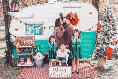 A Vintage Trailer Christmas | 6 Vintage Trailers to Inspire Camper Christmas Photoshoot, Christmas Camper Photoshoot, Trailer Glamping, Christmas Trailer, Rv Decorating, Camper Vintage, Christmas Camper, Christmas Session, Glamper Camper