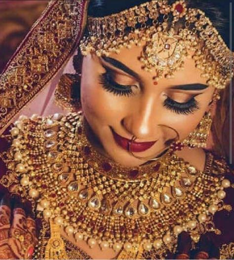 Bride Solo Poses, Solo Poses, Bridal Jewellry, Indian Bride Poses, Wedding Kurta, Indian Bride Makeup, Indian Wedding Poses, Bridal Blouses, Indian Wedding Bride