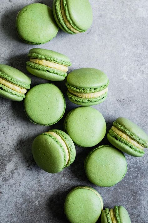 Encha Matcha, Mango Buttercream, Matcha Macarons, Kue Macaroon, Matcha Tea Powder, Matcha Recipe, Macaroon Recipes, Dried Mangoes, Macaron Recipe