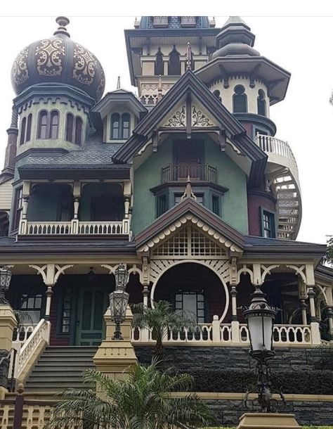 Fancy Building Exterior, Vintage Home Design Exterior, Old Fancy House, Inside Victorian Homes, Simple Victorian House, Dream Home Exteriors, Gothic Victorian House Plans, Steampunk Mansion, 1900s Architecture