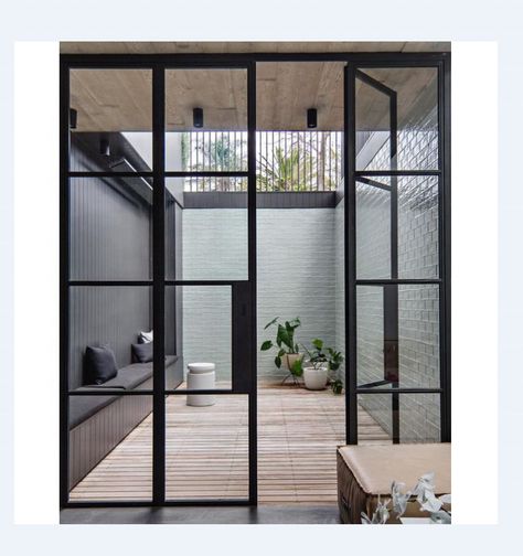 Spa In Casa, Interior Courtyard, Steel Frame Doors, Indoor Courtyard, Courtyard Design, Internal Courtyard, Sliding Glass Doors, Patio Interior, Courtyard House