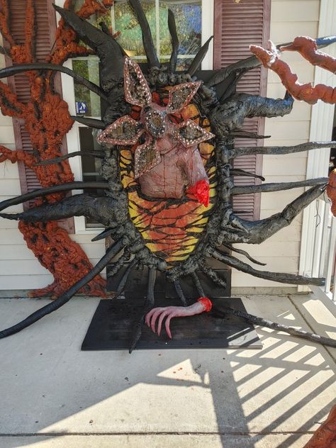 Demogorgon coming out of a portal for my halloween decorations this year. Stranger Things Portal Diy, Stranger Things Trunk Or Treat Ideas, Diy Demogorgon, Stranger Things Halloween, Spooky Szn, Treat Ideas, Trunk Or Treat, Halloween Stuff, Halloween Decor