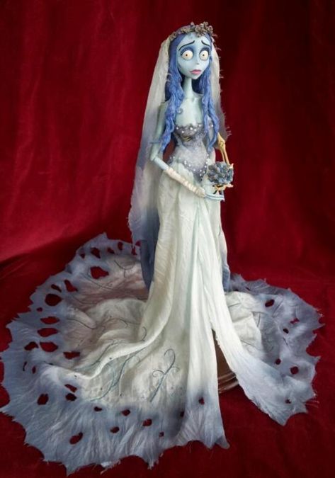 La-novia-cadaver-1-l_cover Wallpapers Corpse Bride, Posters Corpse Bride, Corpse Bride Emily Alive, Corpse Bride Monster High, Corpse Bride Doll, Vampire Costume Diy, Corpse Bride Movie Cover, Corpse Bride Art, Corpse Bride Costume