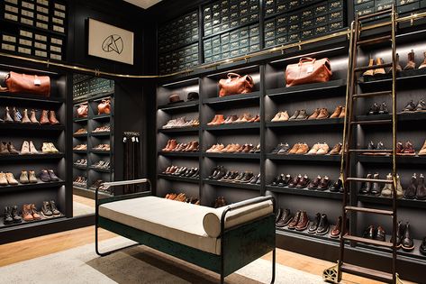 Shoes Showroom, Mid Century Wardrobe, Clothing Store Interior, Dream Closet Design, Walk In Closet Design, Luxury Closets Design, Sport Shoe, Showroom Interior Design, Dream Closets