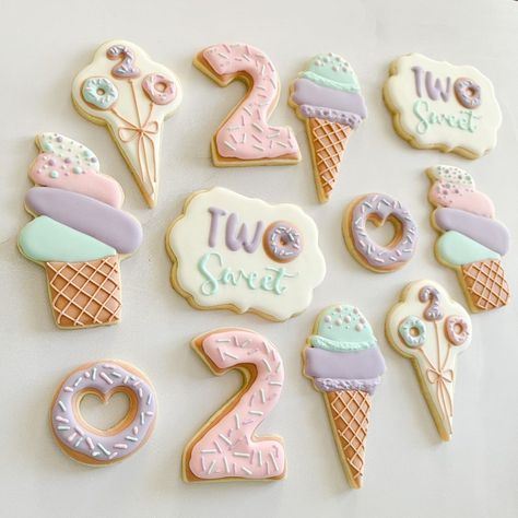 Two Sweet Birthday Cookies Individually Wrapped Two Sweet Party Cookies - Etsy Vietnam Two Sweet Cookies Birthday, 2 Sweet Birthday Theme, Two Sweet Cookies, Two Sweet Party, Two Sweet Birthday Party, Two Sweet Birthday, Painted Cookies, Cookies Decorated With Royal Icing, Donut Themed Birthday Party