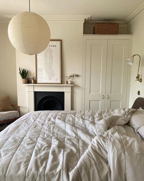 Warm bedroom with white walls Farrow and Ball James White Farrow And Ball James White, All White Farrow And Ball, Off White Bedrooms, Flint House, Farrow And Ball Bedroom, Farrow And Ball Living Room, Farrow And Ball Kitchen, White Interior Paint, White Paint Color