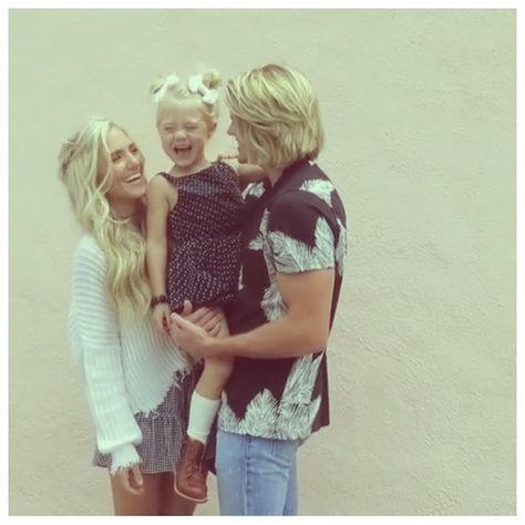 Savannah Madison Chantelle on Instagram: “I can’t wait for a mini cole. These three were the iconic trio, now their a fabulous four and soon to be family of five xx ~ ~ @sav.labrant…” Savannah And Cole Labrant, Cole Labrant, Sav Labrant, Cole And Savannah, Labrant Family, Labrant Fam, Family Of Five, Savannah, Savannah Chat