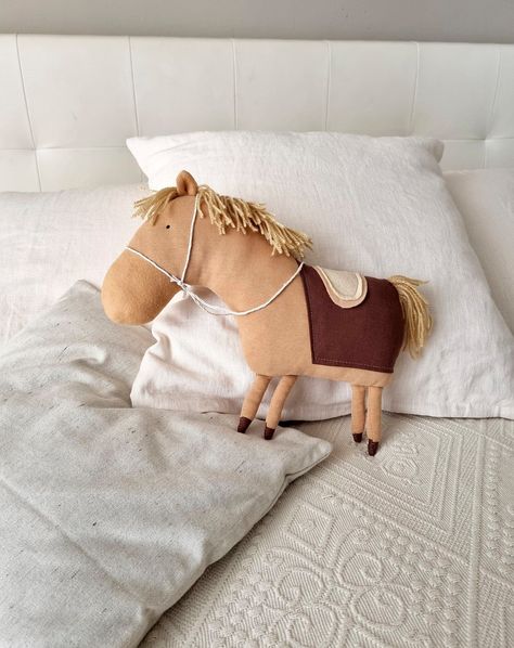 sewing toys patterns Sewing Soft Toys, Plush Horse, Horse Pillow, Kids Bed, Toy Horse, Hobby Horse, Jewelry Charms, Sweatshirt Fabric, Sewing Toys