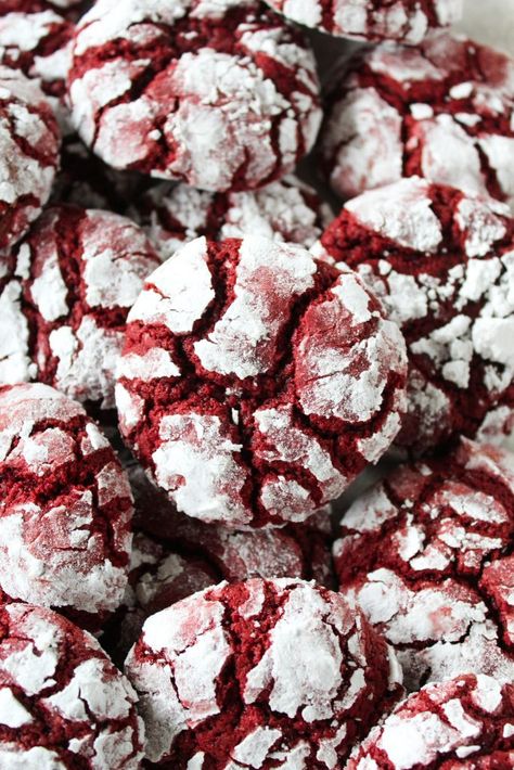 Powdered Sugar Cookies, Red Velvet Crinkles, Red Velvet Cookie Recipe, Cracked Cookies, Red Velvet Crinkle Cookies, Christmas Baking Cookies, Red Velvet Cookies, Crinkle Cookies, Baking Cookies