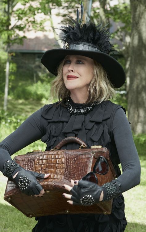 Emmys 2020: Catherine O'Hara of 'Schitt's Creek' should win - Los Angeles Times Rose Costume, Christopher Guest, Moira Rose, Catherine O'hara, Schitt's Creek, Glamour Photo, Rose Fashion, Schitts Creek, Rose Family