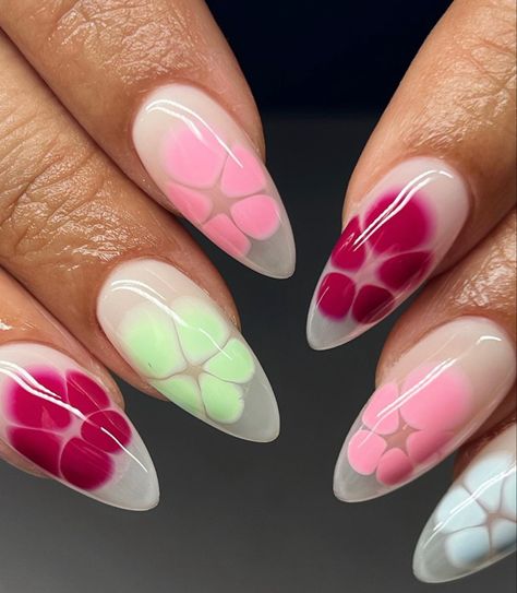 Cool Unique Nails, Unique Short Nails, Flower Design Nails, Nails Blooming Gel, Blooming Gel Nail Art, Nails December, Blooming Gel, Simple Nail Art, Airbrush Nails