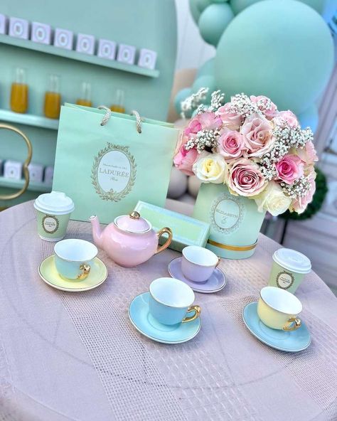 Laduree Party Theme Birthday, Macaroon Party Theme, Laduree Tea Party, Laudree Theme Birthday, Laduree Theme Party, Parisian Tea Party, Laduree Party, Baby Reception, Paris Themed Birthday Party