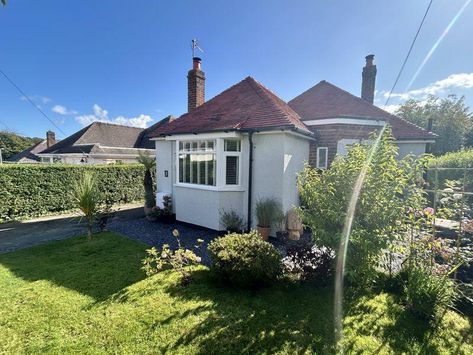 Check out this 2 bedroom detached bungalow for sale on Rightmove 1930 Bungalow, House With Garden, 3 Bedroom Bungalow, Detached Bungalow, Bungalow Renovation, Lounge Ideas, Bungalows For Sale, Bungalow Design, Bungalow House