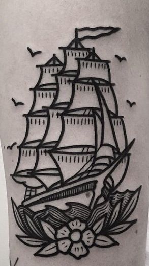 . Traditional Ship Tattoo, Sailor Jerry Tattoos, Kunst Tattoos, Traditional Tattoo Sleeve, Tattoo Zeichnungen, Tattoos Geometric, Tattoo Traditional, Trendy Tattoo, Old School Tattoo Designs